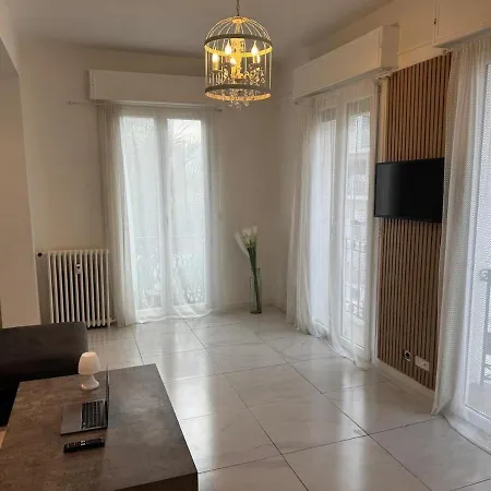 Апартаменти In Center Of Juan-les-pins Near Sea